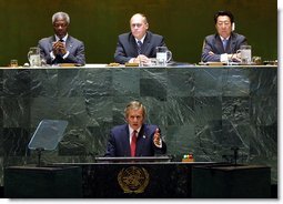 Президент Буш выступает в Совете Безопасности ООН, в штаб-квартире ООН в Нью-Йорке,  на собарнии, посвященном Ираку, во вторник 12 сентября. Фото: фотограф Пол Морзе, сотрудник Белого Дома