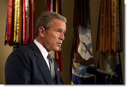 В четверг 10 октября, во время пресс-конференции в Зале Рузвельта, президент Джордж У. Буш выступил по поводу принятия палатой представителей резолюции, разрешающей ему использовать вооруженные силы в Ираке. Фото в Белом Доме Пола Морзе.