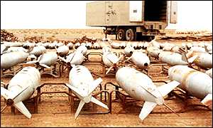 На фото Министерства обороны 1998 года - иракские химические  бомбы
