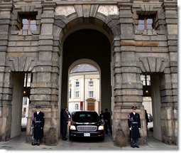 President George W. Bushs limousine waits at Prague Castle as he meets with the Foreign Minister of the Czech Republic Wednesday, Nov. 20.  White House photo by Paul Morse